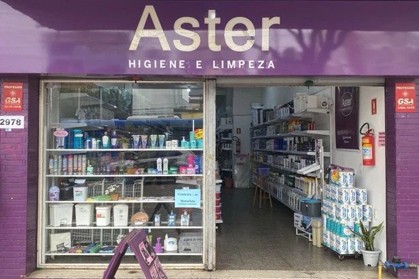 Fachada da loja Aster Higiene e Limpeza na Av. Assis Brasil, em Porto Alegre